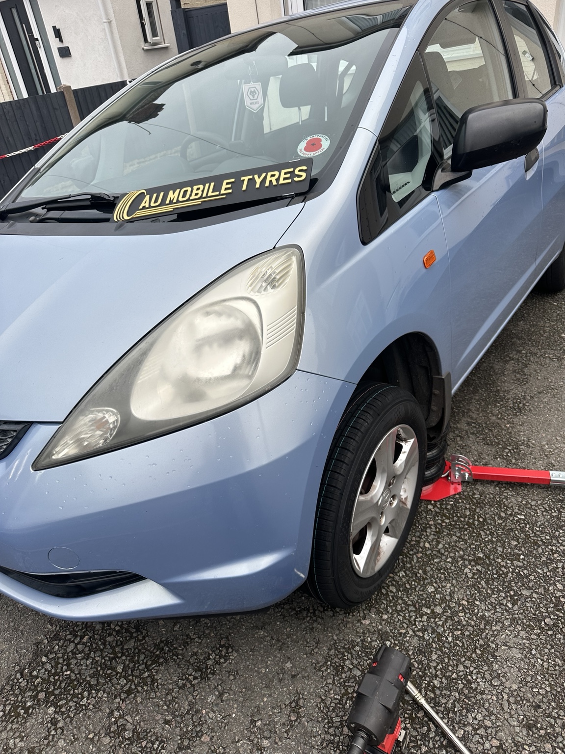 Mobile tyre fitting at home
